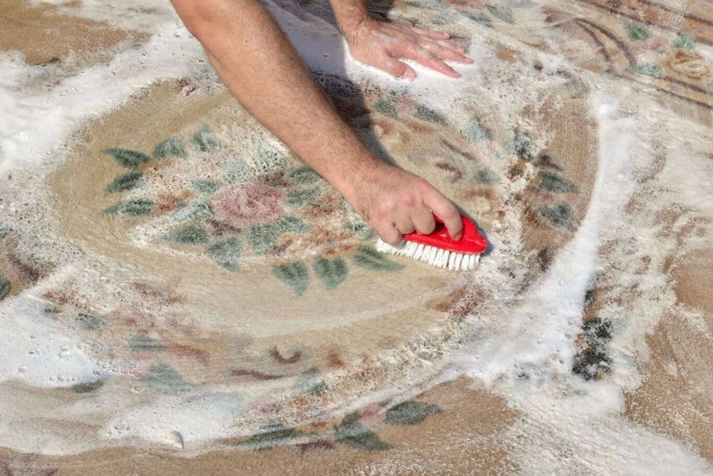 Как чистить шерстяной ковер